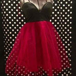 URBAN OUTFITTERS PARTY DRESS // Black // Fuchsia